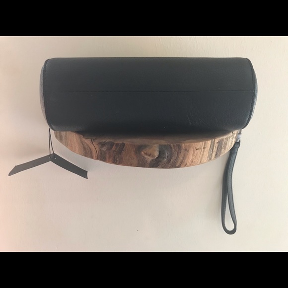 Brooks Brothers Toiletry Kit - Picture 8 of 8